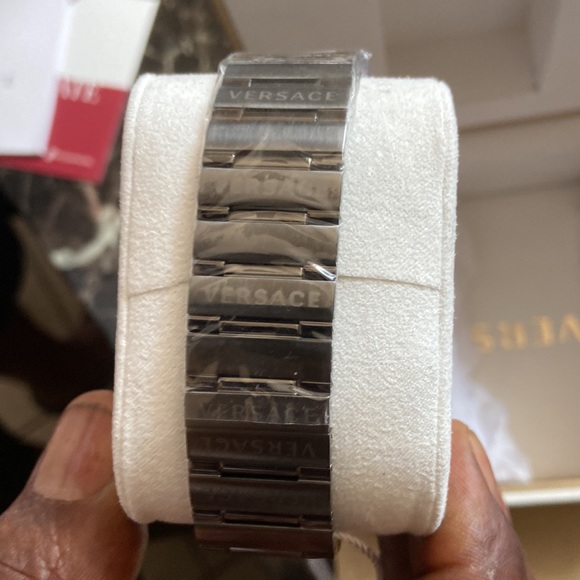 I didn’t like it so I would like to resell it - Picture 2 of 6